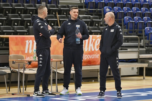 Zľava hlavný tréner slovenskej