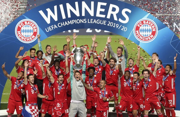 Bayern Mníchov oslavuje šiesty