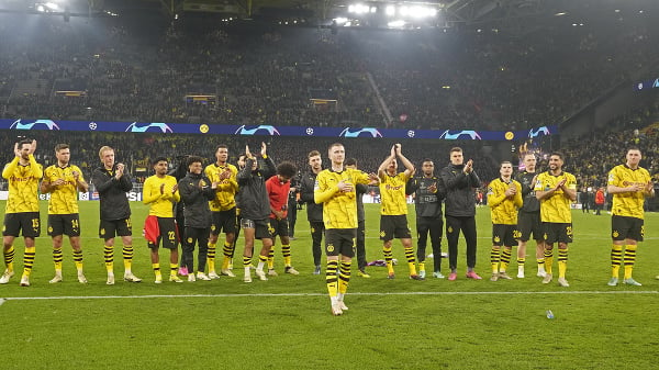 Oslavujúci hráči Borussie Dortmund,
