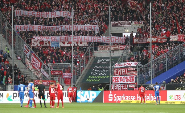 Futbalisti Bayernu a Hoffenheimu