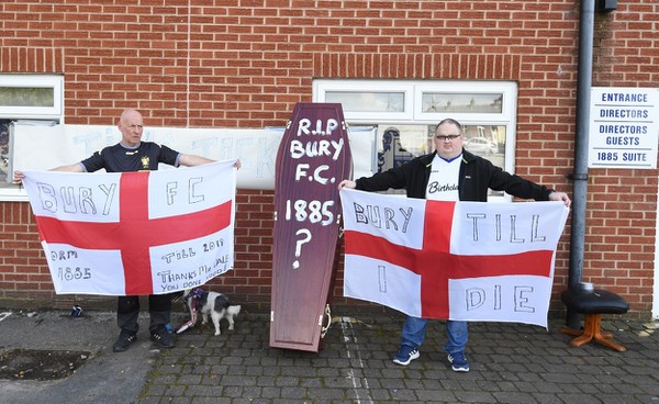 Fanúšikovia Bury FC volajú