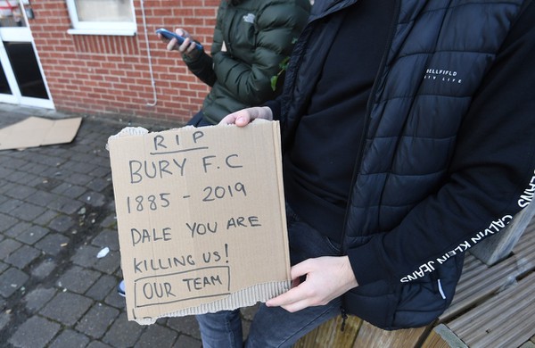 Fanúšikovia Bury FC volajú