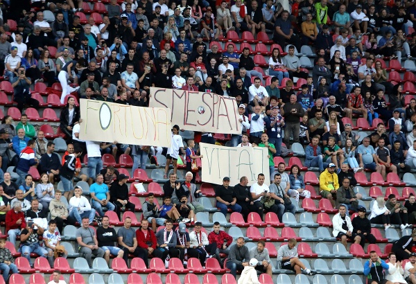 Fanúšikovia Podbrezovej počas zápasu