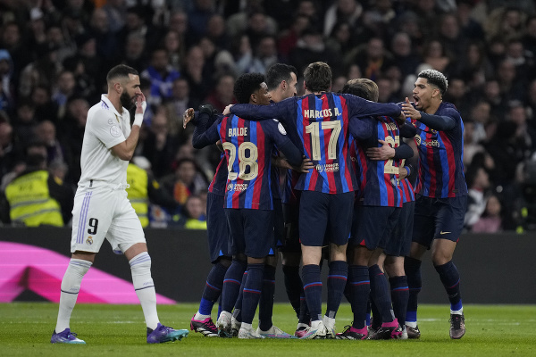 Hráči Barcelony oslavujú úvodný