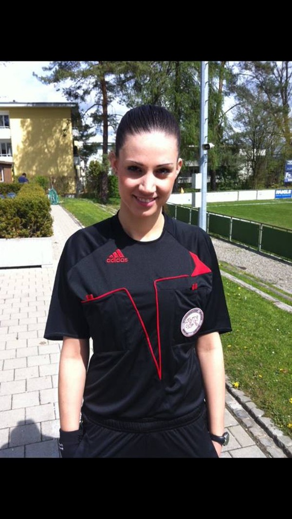 Švajčiarska futbalová rozhodkyňa Aurélie