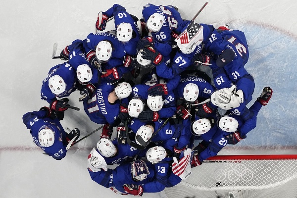 Víťazné oslavy hokejistov USA