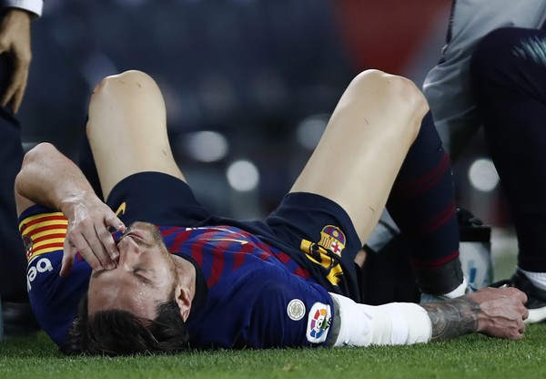 Zranený Lionel Messi prežíval