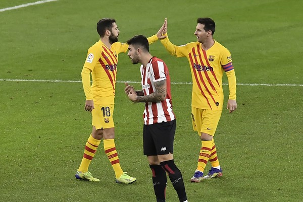 Hráči Barcelony oslavujú gól