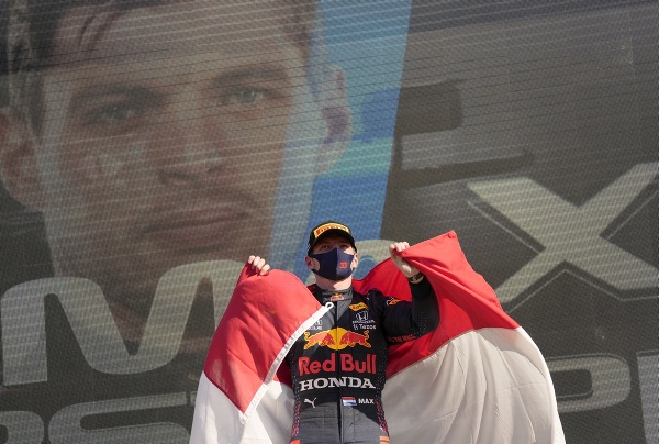 Max Verstappen oslavuje víťazstvo