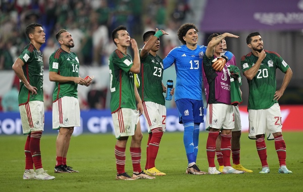 Hráči Mexika ďakujú fanúšikom
