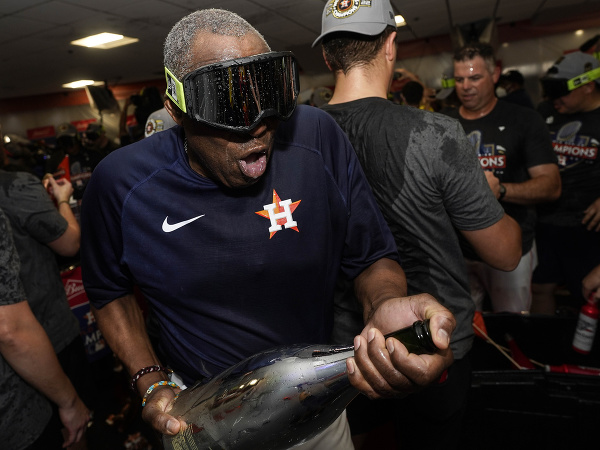 Baseballisti Houstonu Astros oslavujú