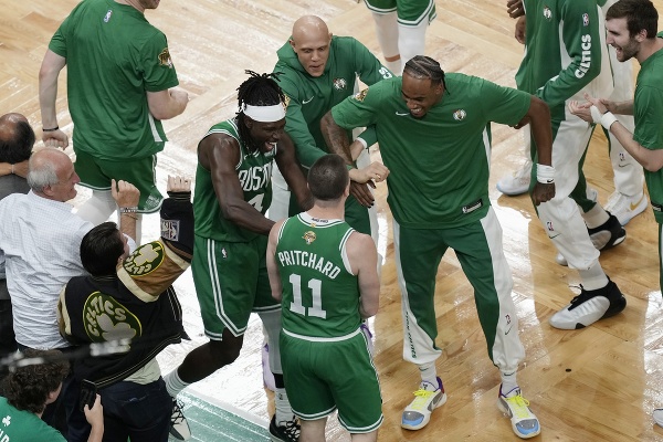 Basketbalisti Bostonu Celtics získali