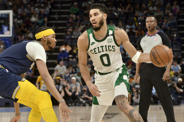 Basketbalisti Bostonu Celtics uspeli
