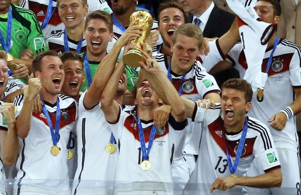 Nemecké oslavy s trofejou