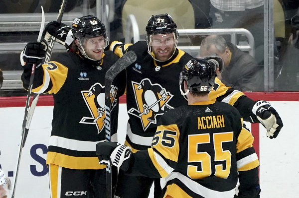 Hokejisti Pittsburghu Penguins oslavujú