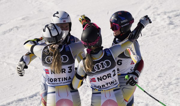Nórski lyžiari sa radujú