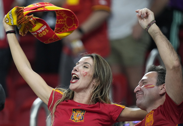 španielsky fanúšikovia sa radujú