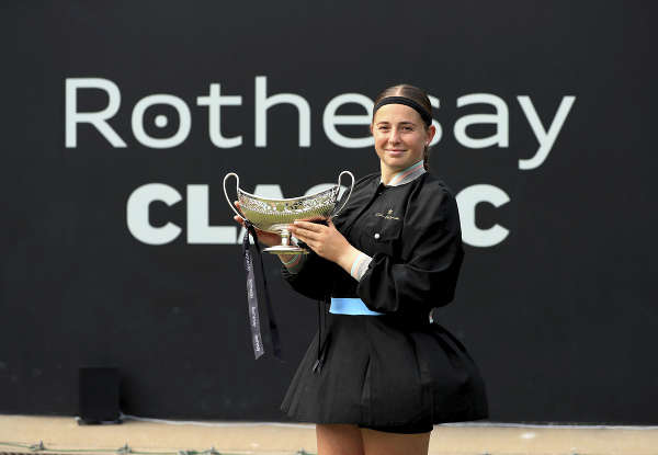 Jelena Ostapenková s víťaznou