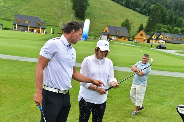 Veronika Velez-Zuzulová na golfe