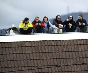 Diváci na streche