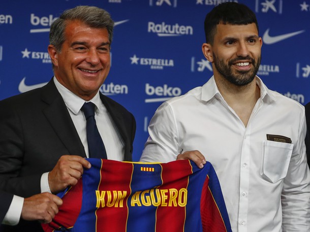 Kun Agüero už bude obliekať dres Barcelony